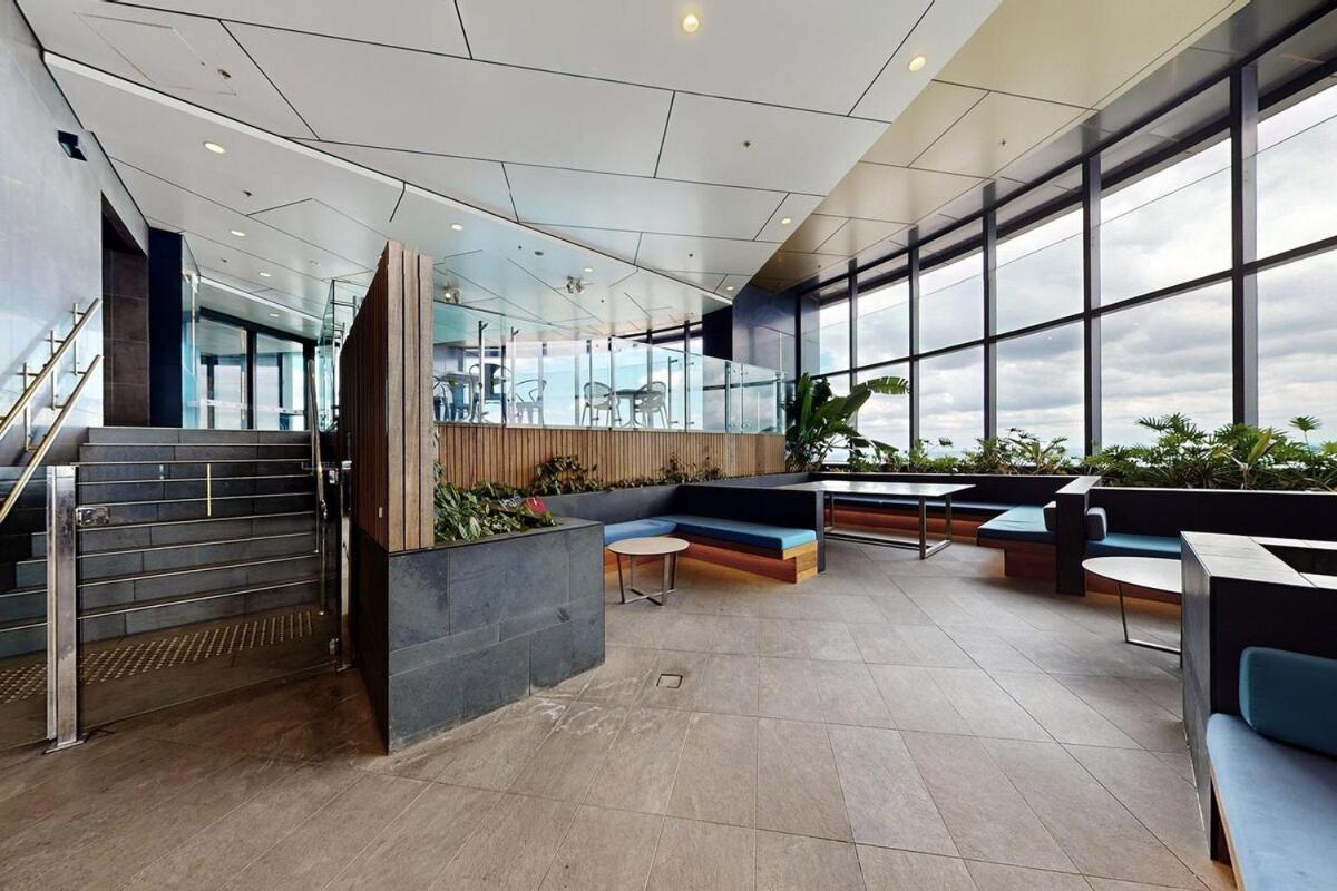 Oasis Retreat On Level 71 In Skytower Apartment *