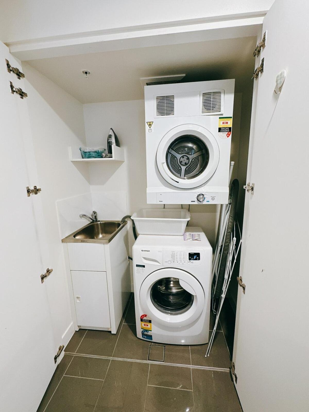 Eve - South Bank Location, Free Carpark, Privately Hosted