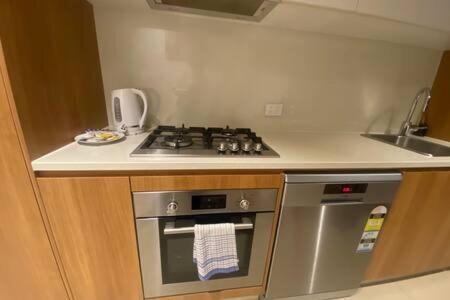 Escape To Elegance Stylish 2br In Skytower Apartment