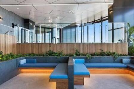 Apartment Escape To Elegance Stylish 2br In Skytower