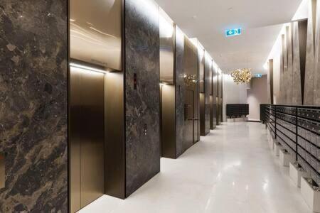 Apartment Escape To Elegance Stylish 2br In Skytower *