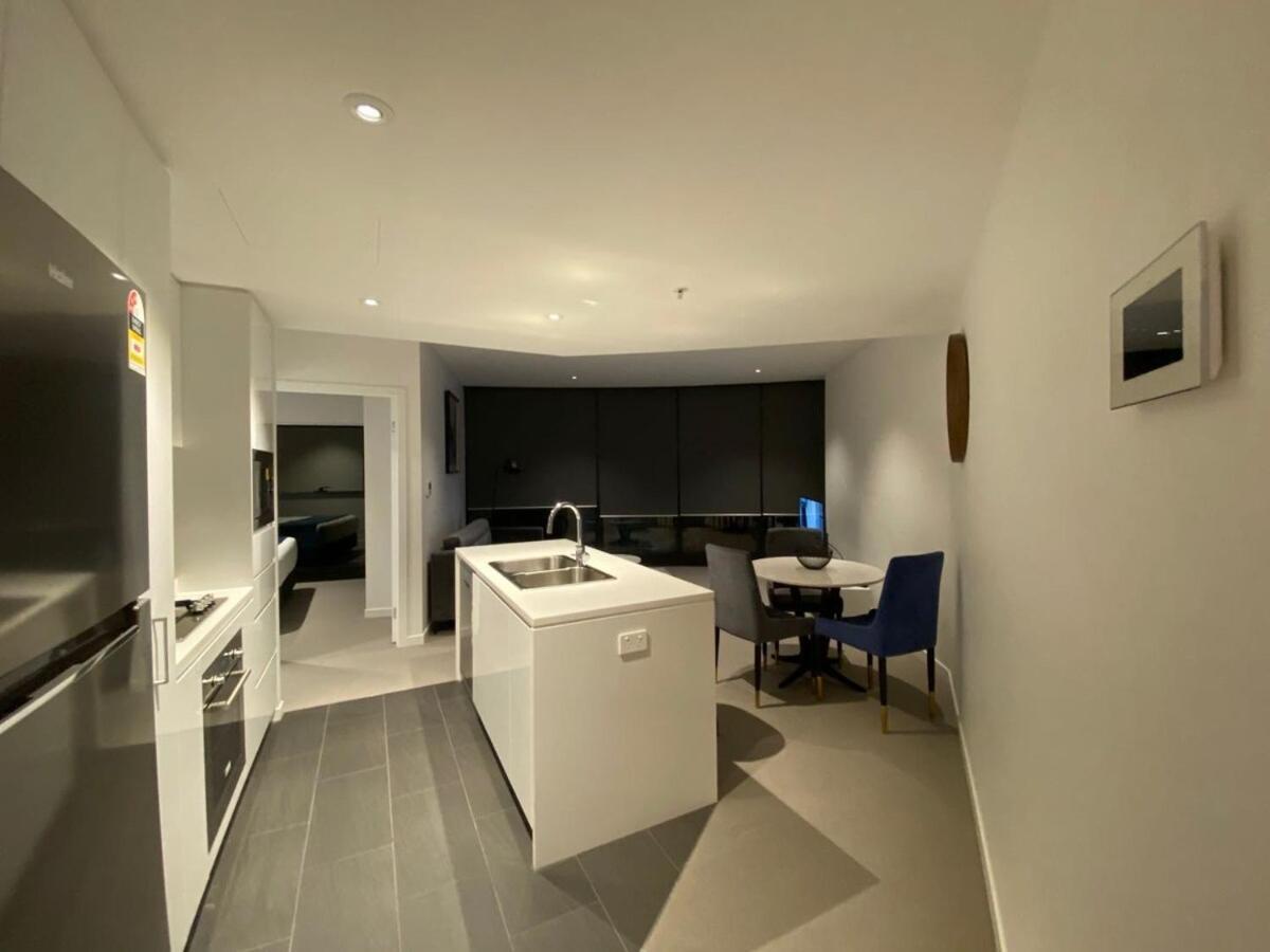 Modern Escape - Skytower 1b In Cbd Apartment