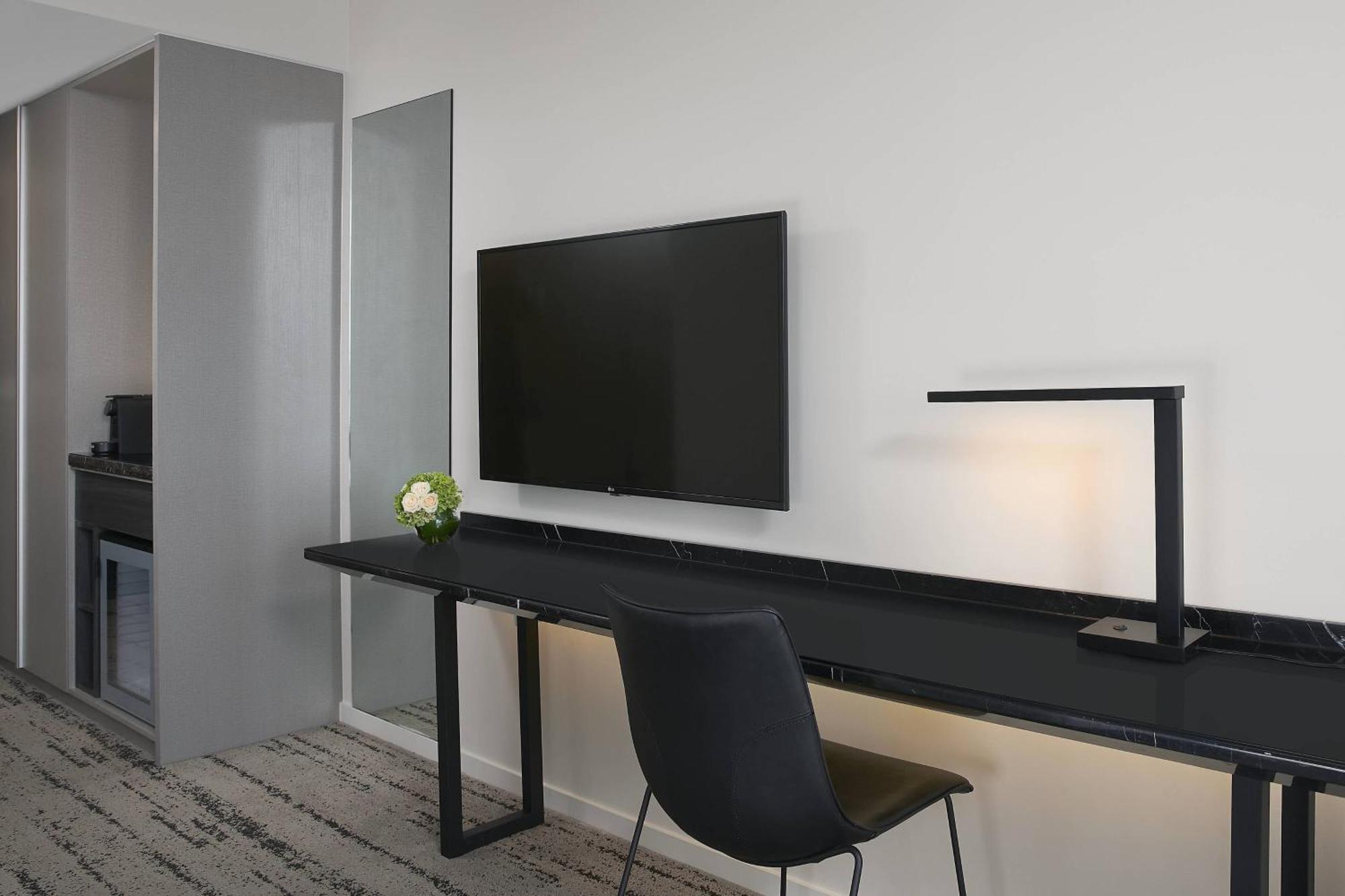 Courtyard By Marriott South Bank 4*