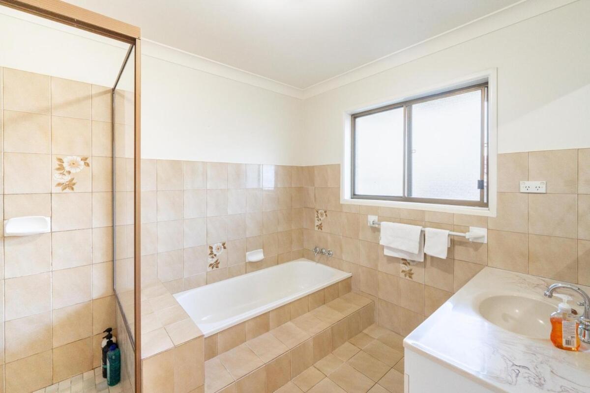 Space Abundant 4bed 2bath Sunnybank Retreat *