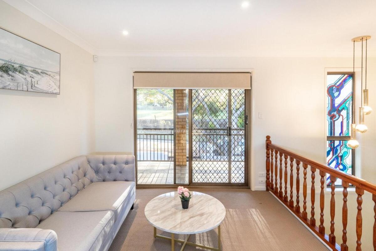 Space Abundant 4bed 2bath Sunnybank Retreat