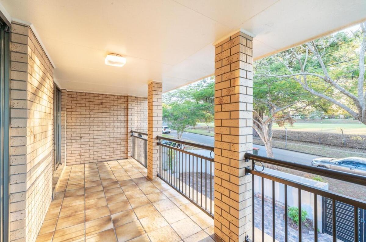 Space Abundant 4bed 2bath Sunnybank Retreat Holiday home