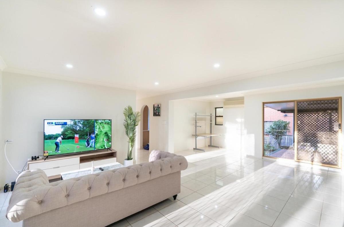 Space Abundant 4bed 2bath Sunnybank Retreat Holiday home *