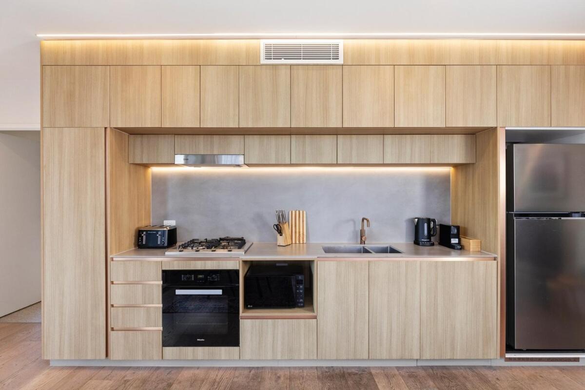 Apartment Lux Style Spacious 1 Bed Apt, Pool , Parking *