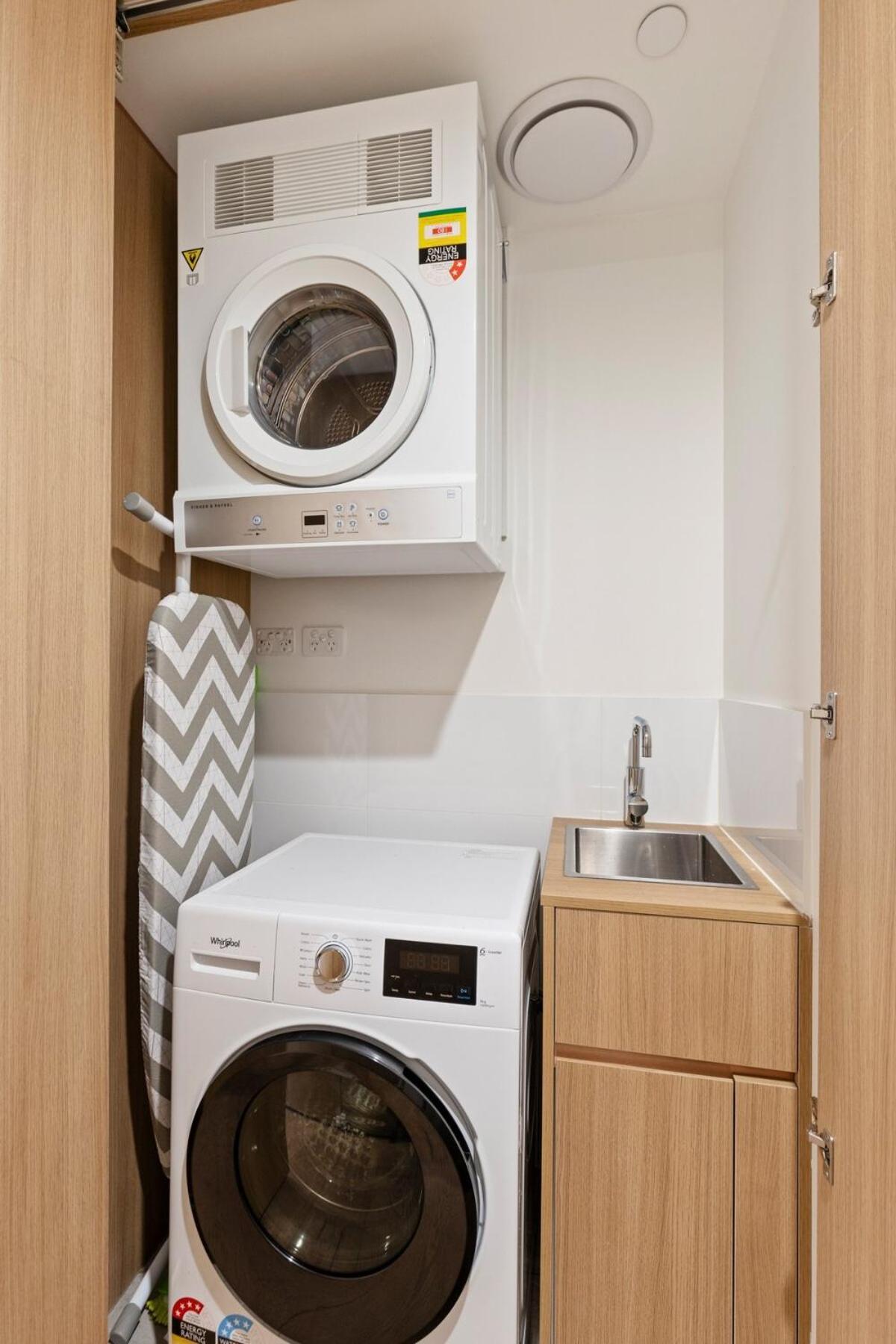 Lux Style Spacious 1 Bed Apt, Pool , Parking Apartment Brisbane