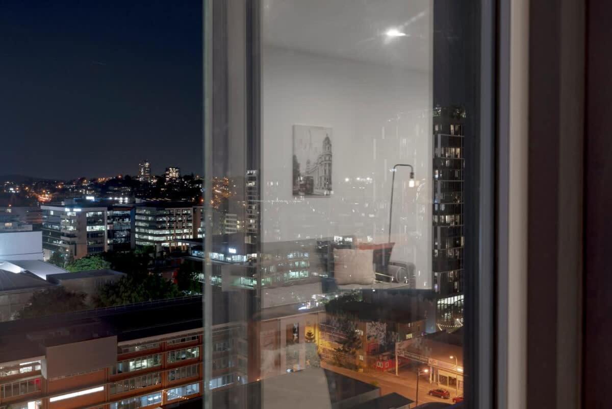 High Lvl Private And Quiet River View 2bd Apartment