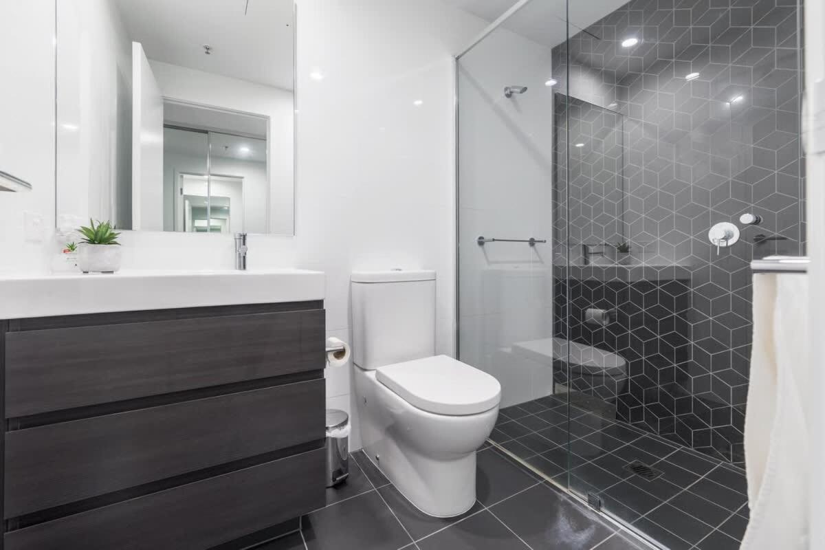 High Lvl Private And Quiet River View 2bd