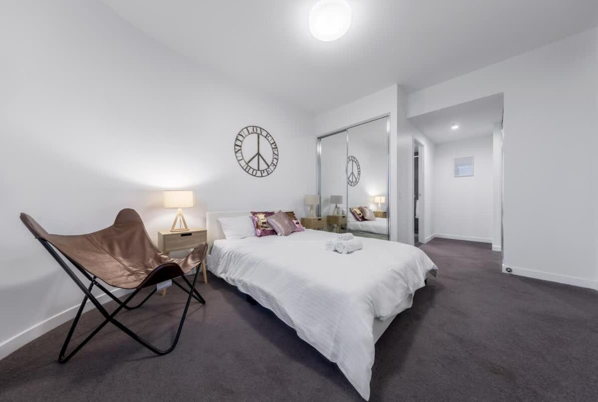 High Lvl Private And Quiet River View 2bd