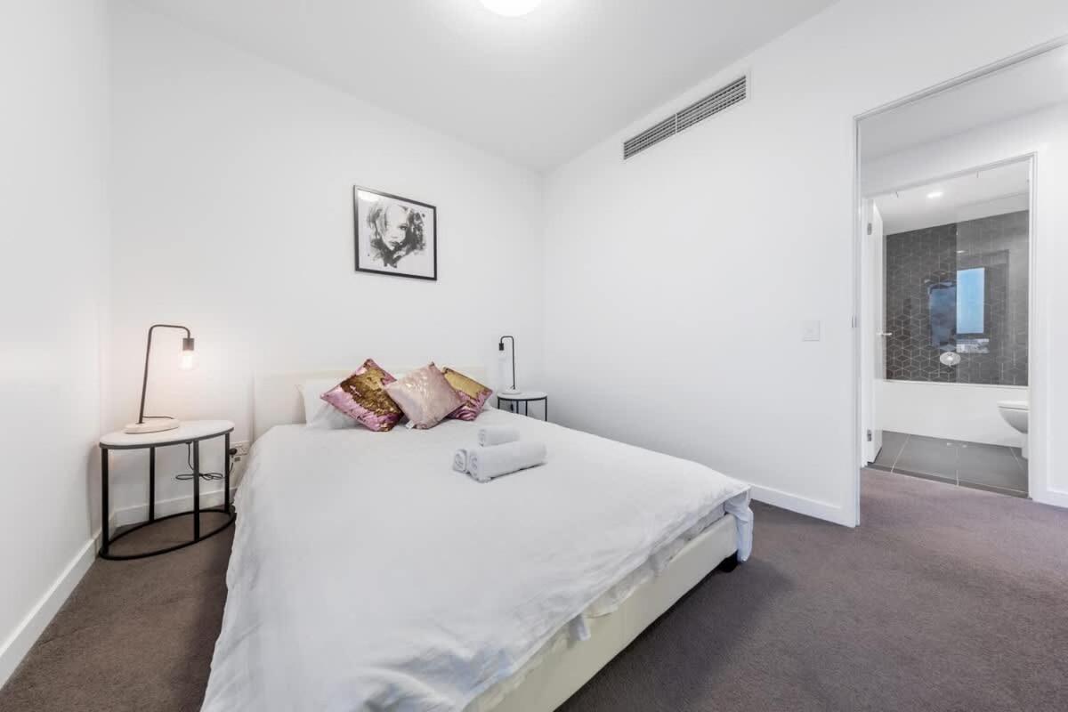 High Lvl Private And Quiet River View 2bd Apartment