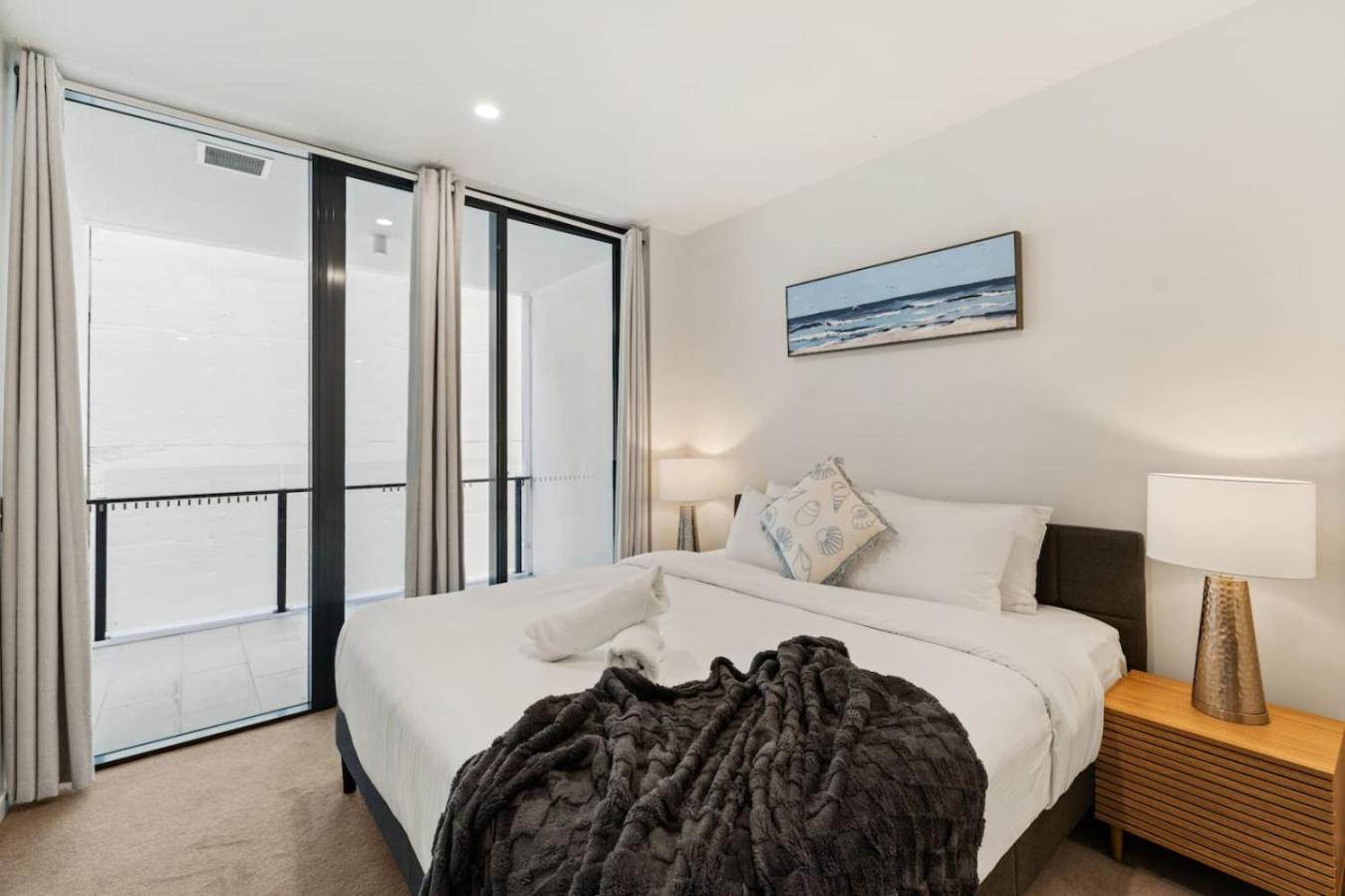 Apartment Unbeatable River And Cbd Views Pool 2car And Prime Spot