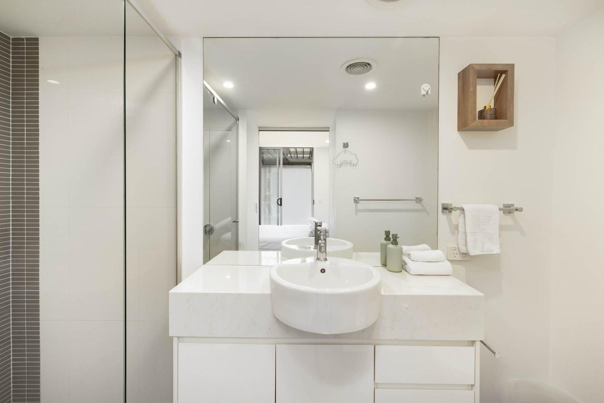 Chic Escape 2br Near Convention Centre