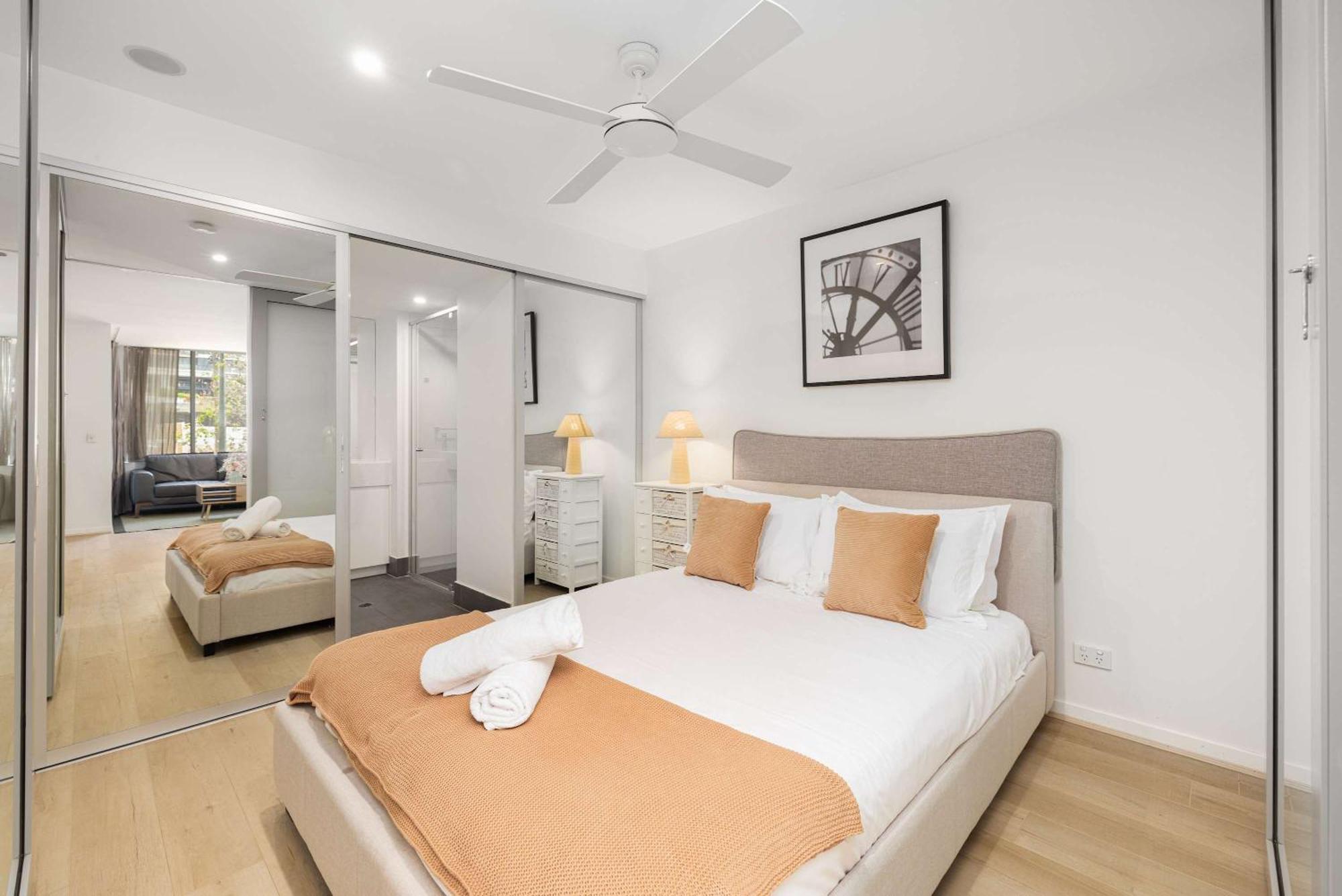 Chic Escape 2br Near Convention Centre *