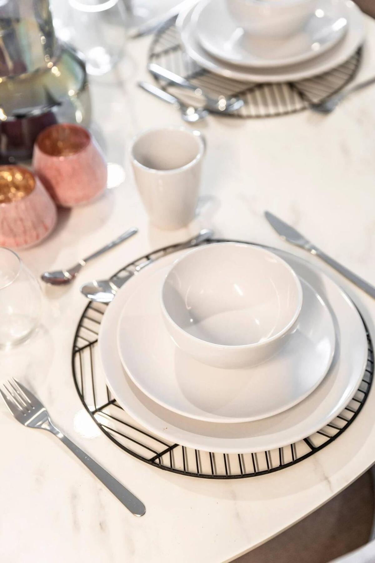 2br, 1ba With Balcony,pool,gym,sauna & Parking M24 * Brisbane