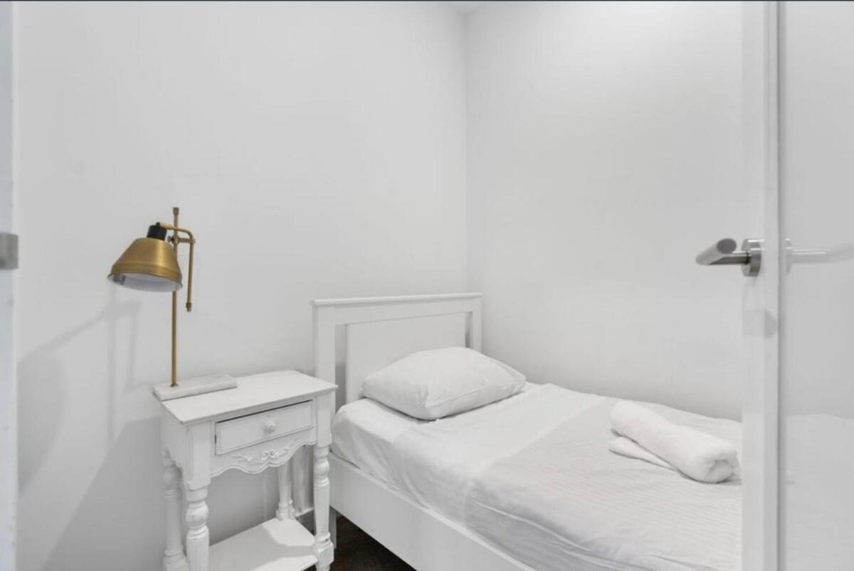 2br, 1ba With Balcony,pool,gym,sauna & Parking M24 Apartment