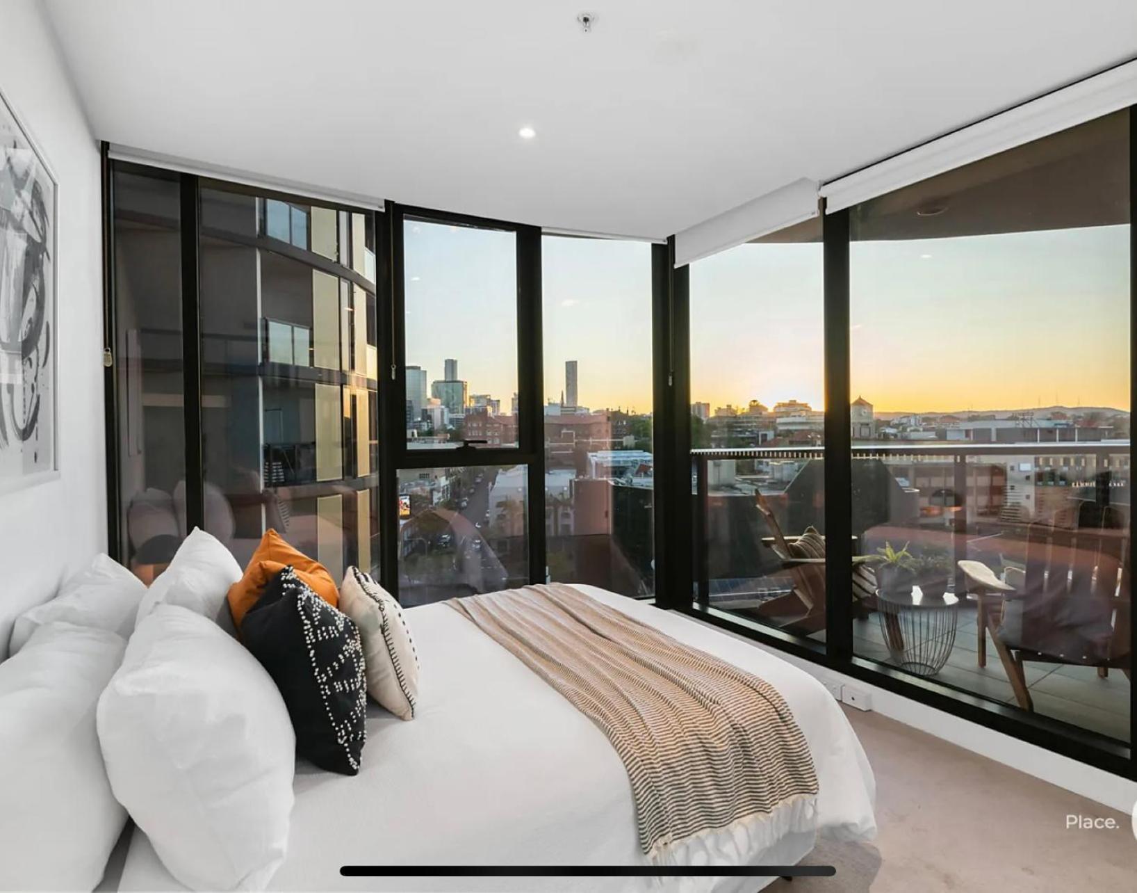 Breathtaking Sunset View Apartment, Location In The Brisbane