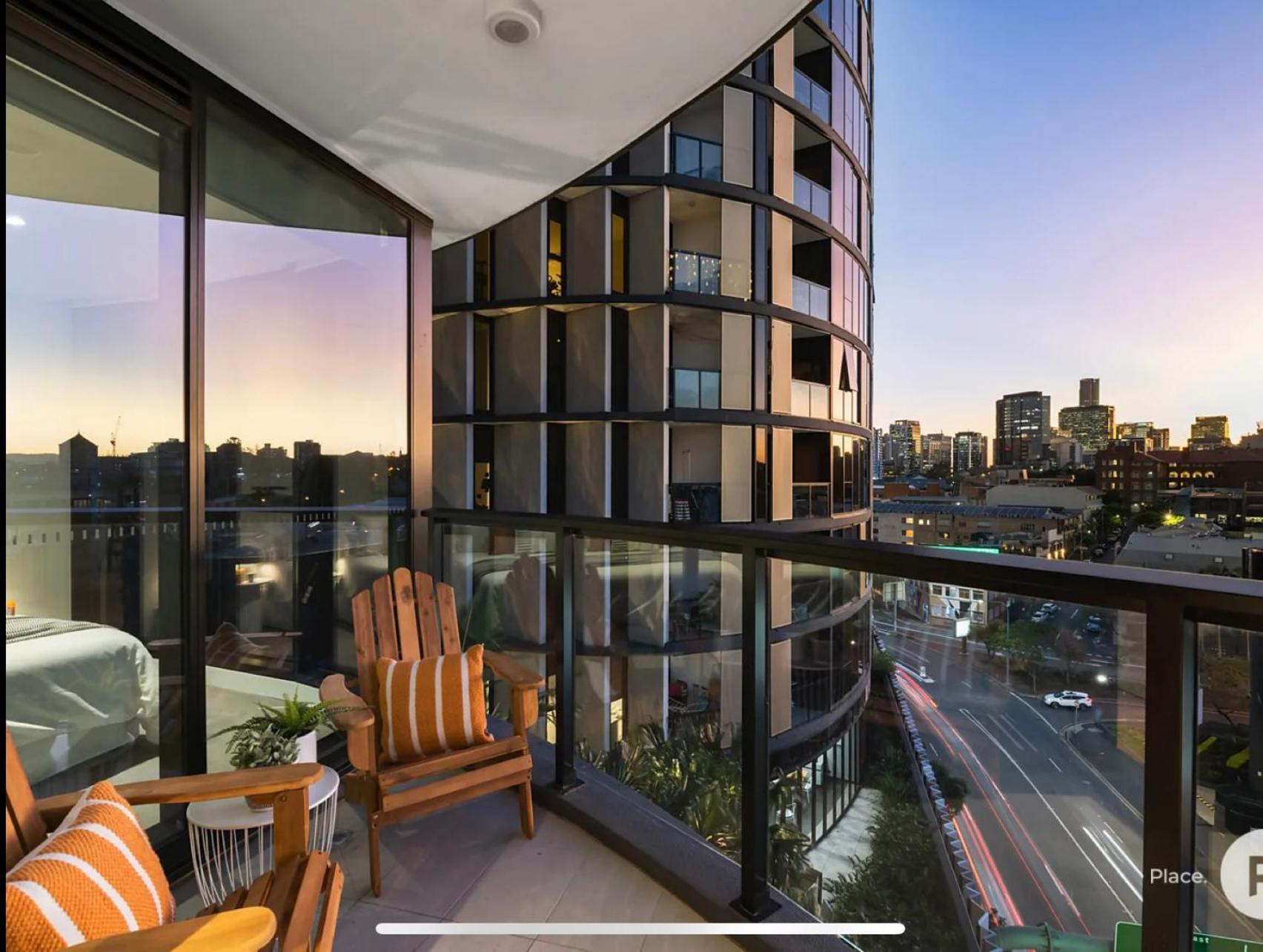 Breathtaking Sunset View Apartment, Location In The Brisbane
