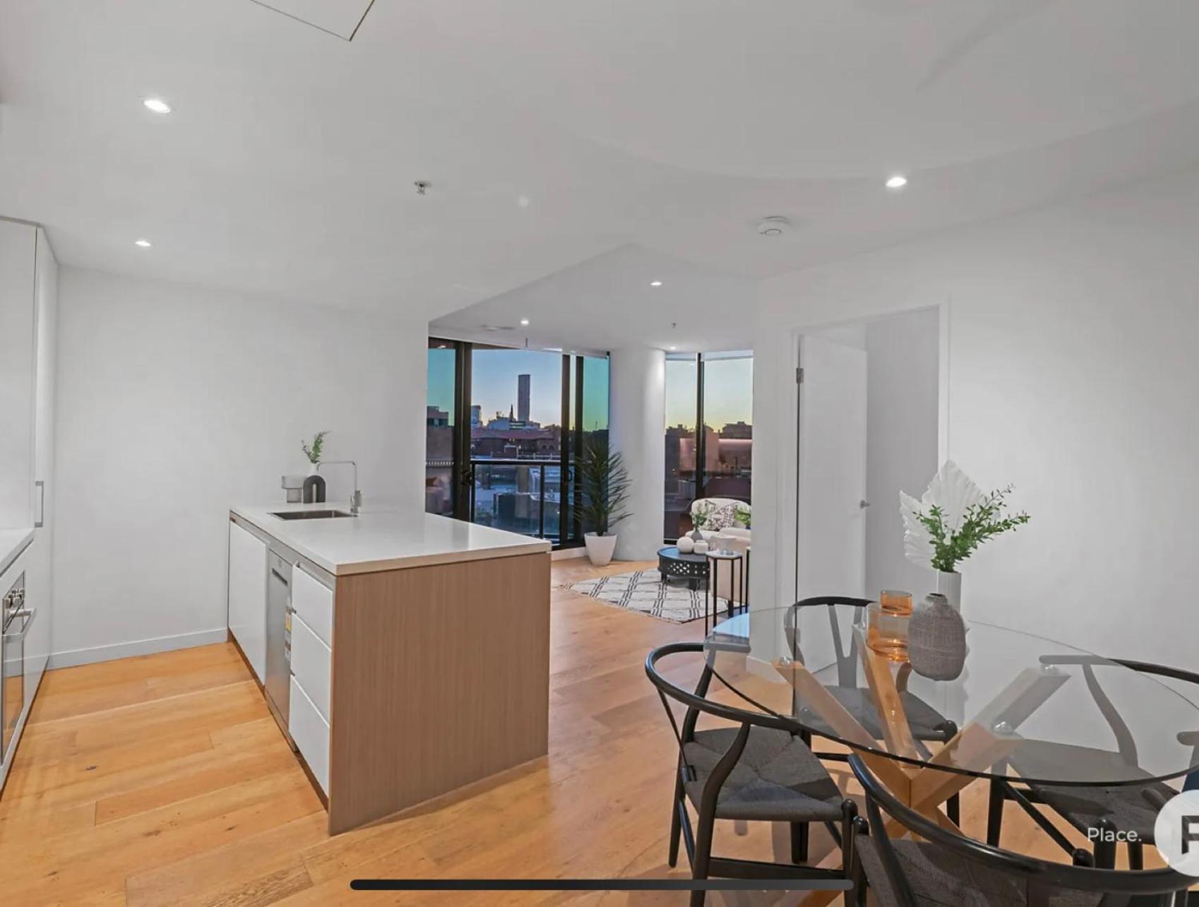 Breathtaking Sunset View Apartment, Location In The * Brisbane