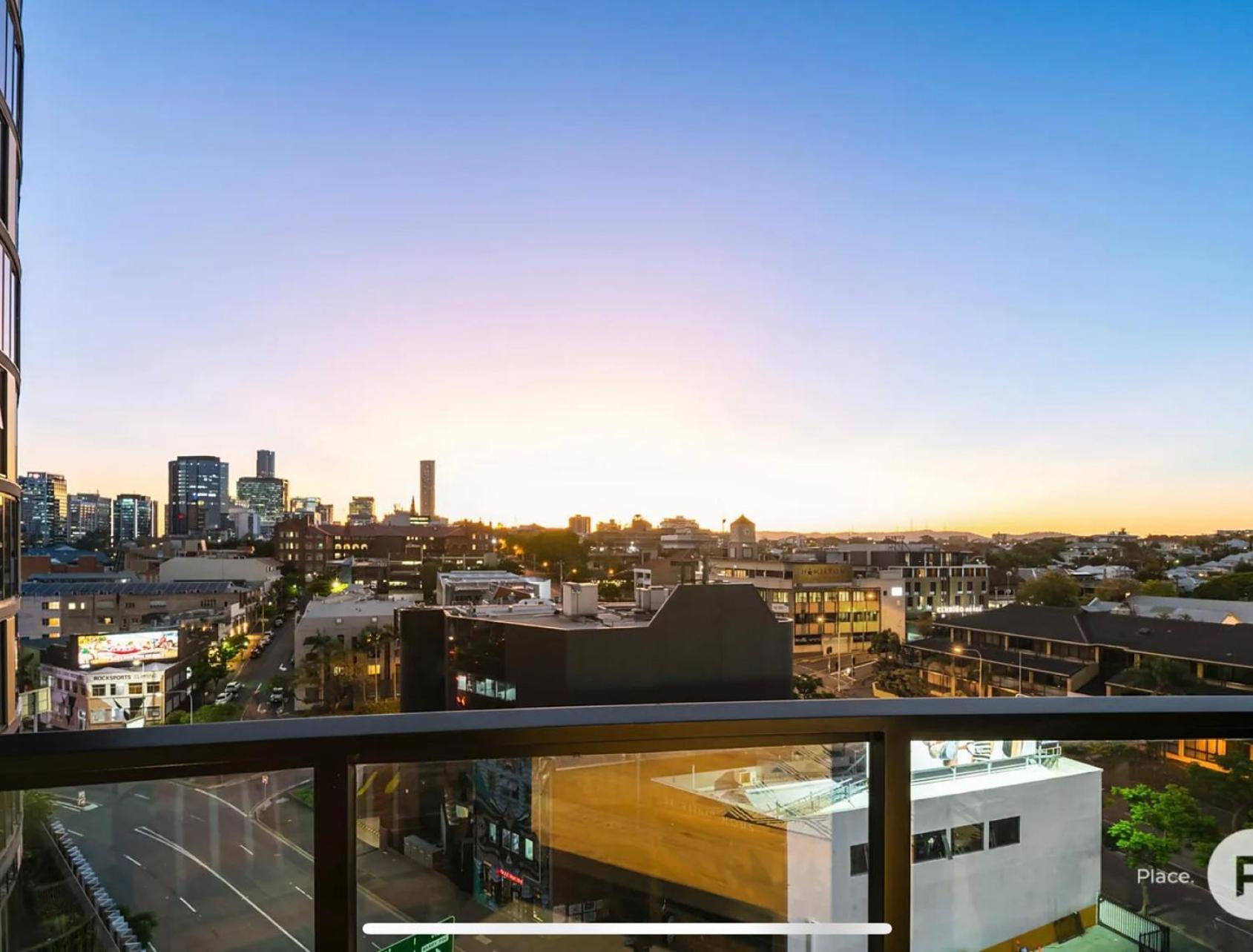 Breathtaking Sunset View Apartment, Location In The