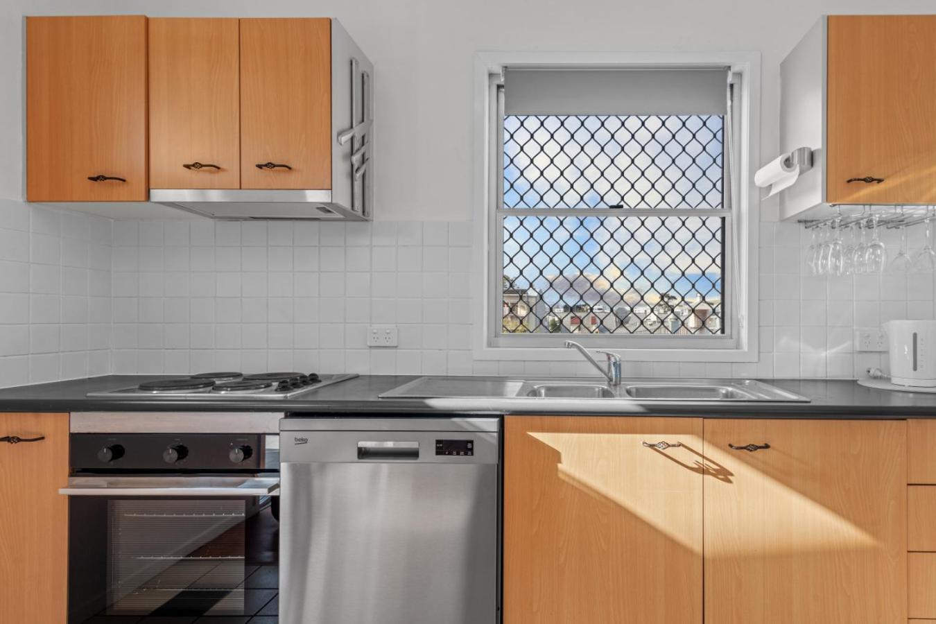 Park The Car & Explore By Custom Hosting Apartment *