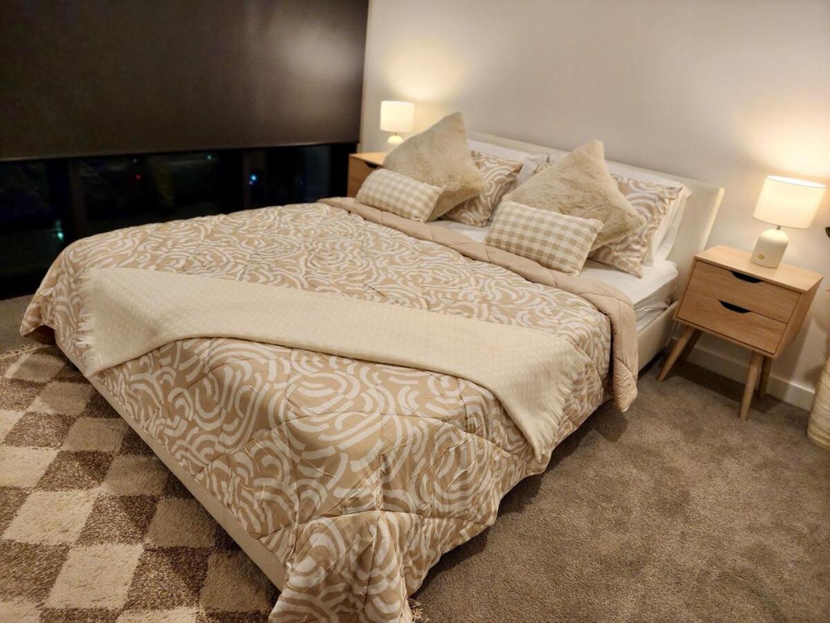 Apartment River & View Near Airport With Infinity Pool, Spa, Sauna, Steam *