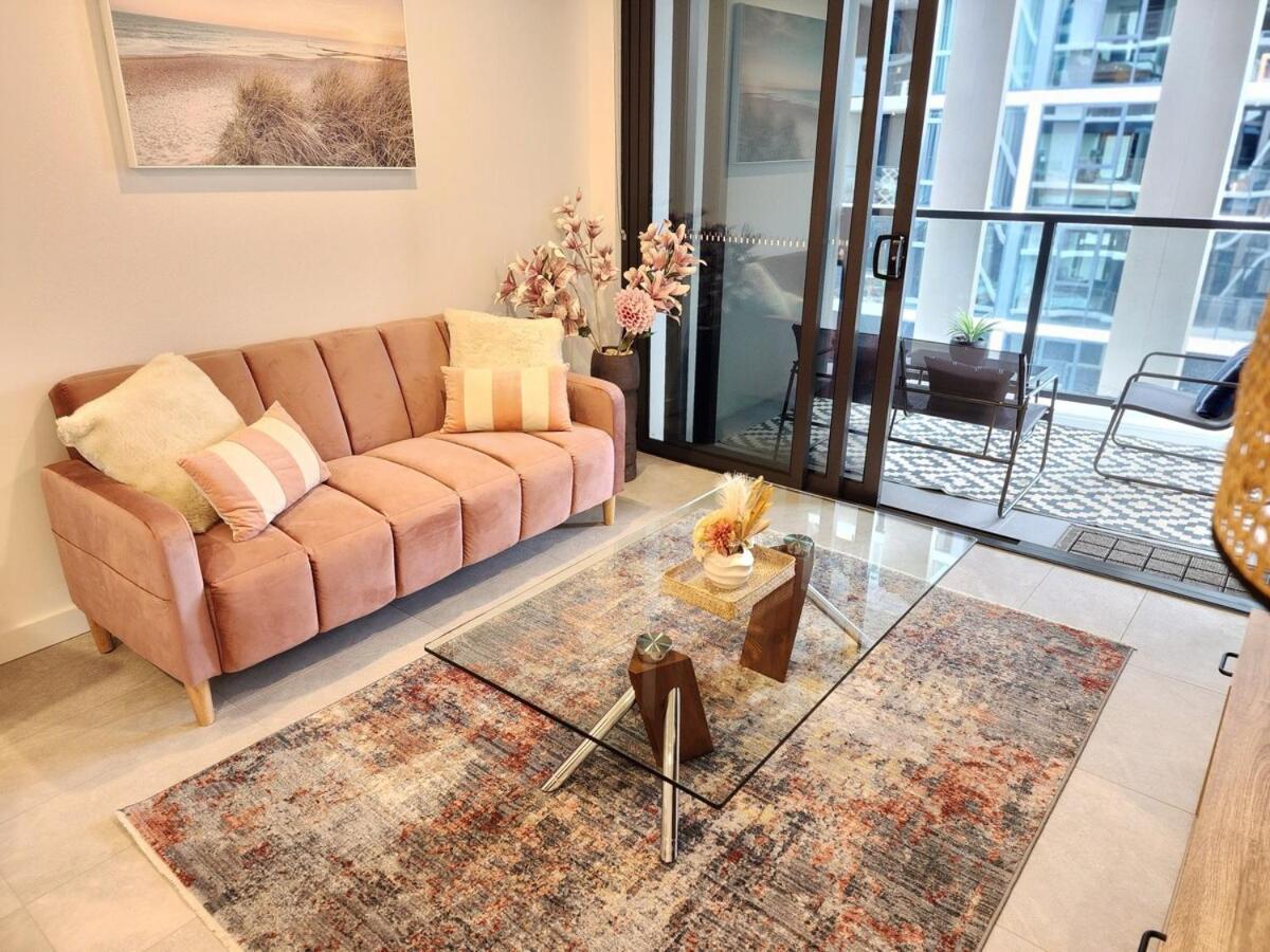 River & View Near Airport With Infinity Pool, Spa, Sauna, Steam Apartment