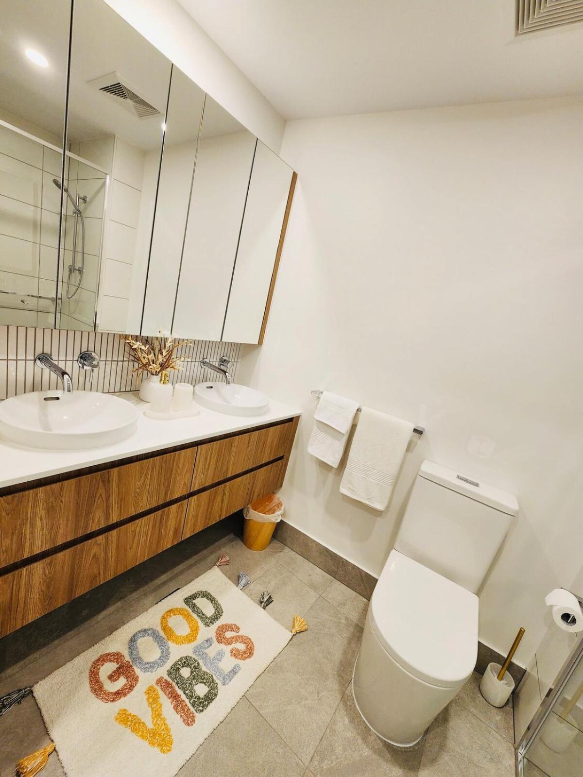 River & View Near Airport With Infinity Pool, Spa, Sauna, Steam Apartment *