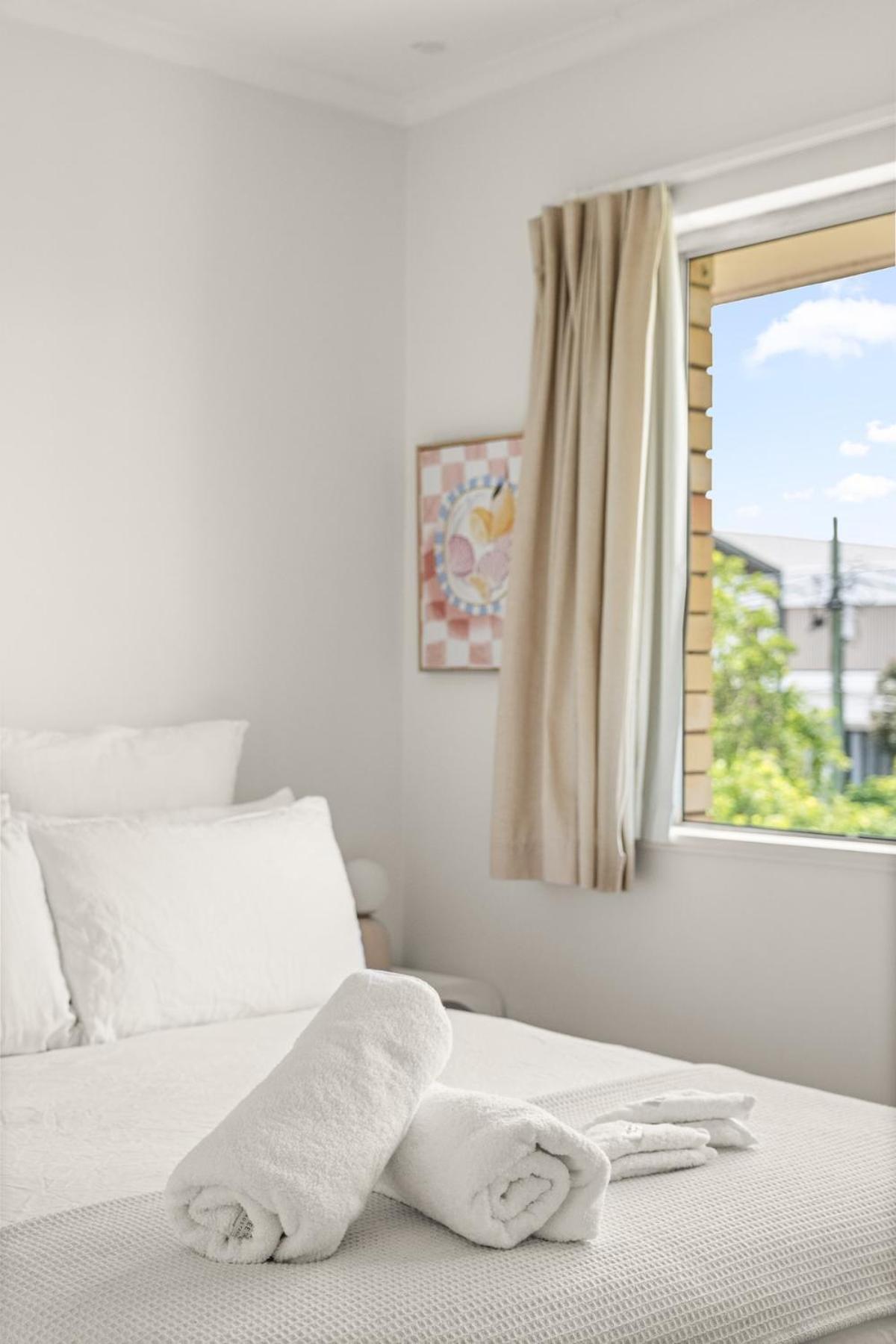 Bright In Trendy New Farm Apartment