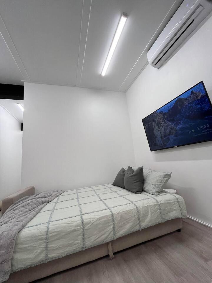 West Hub. Private Infrared Sauna Near & Much More! New Purpose Built Loft Style! * Brisbane