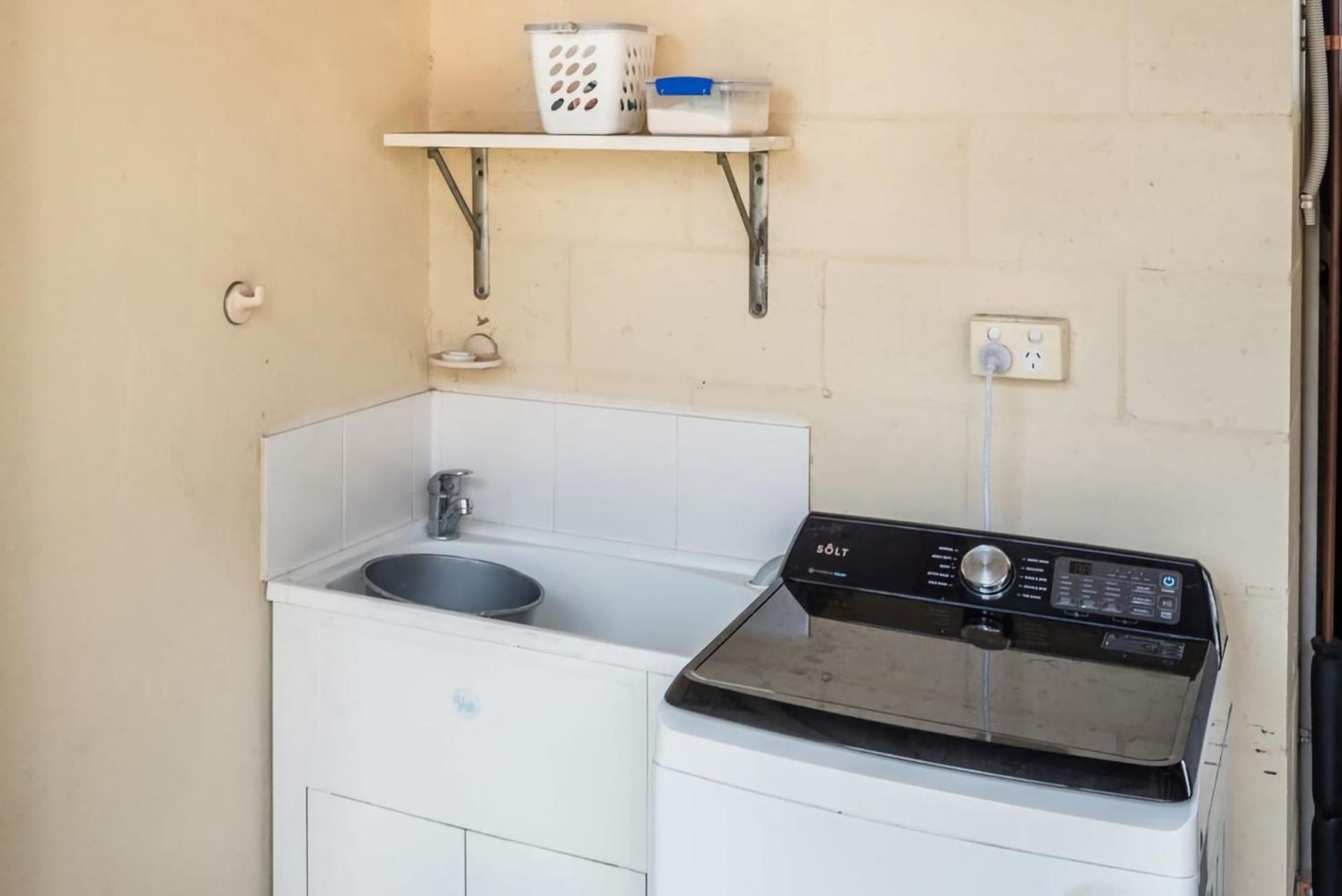 Modern Floor 2br With Private Deck