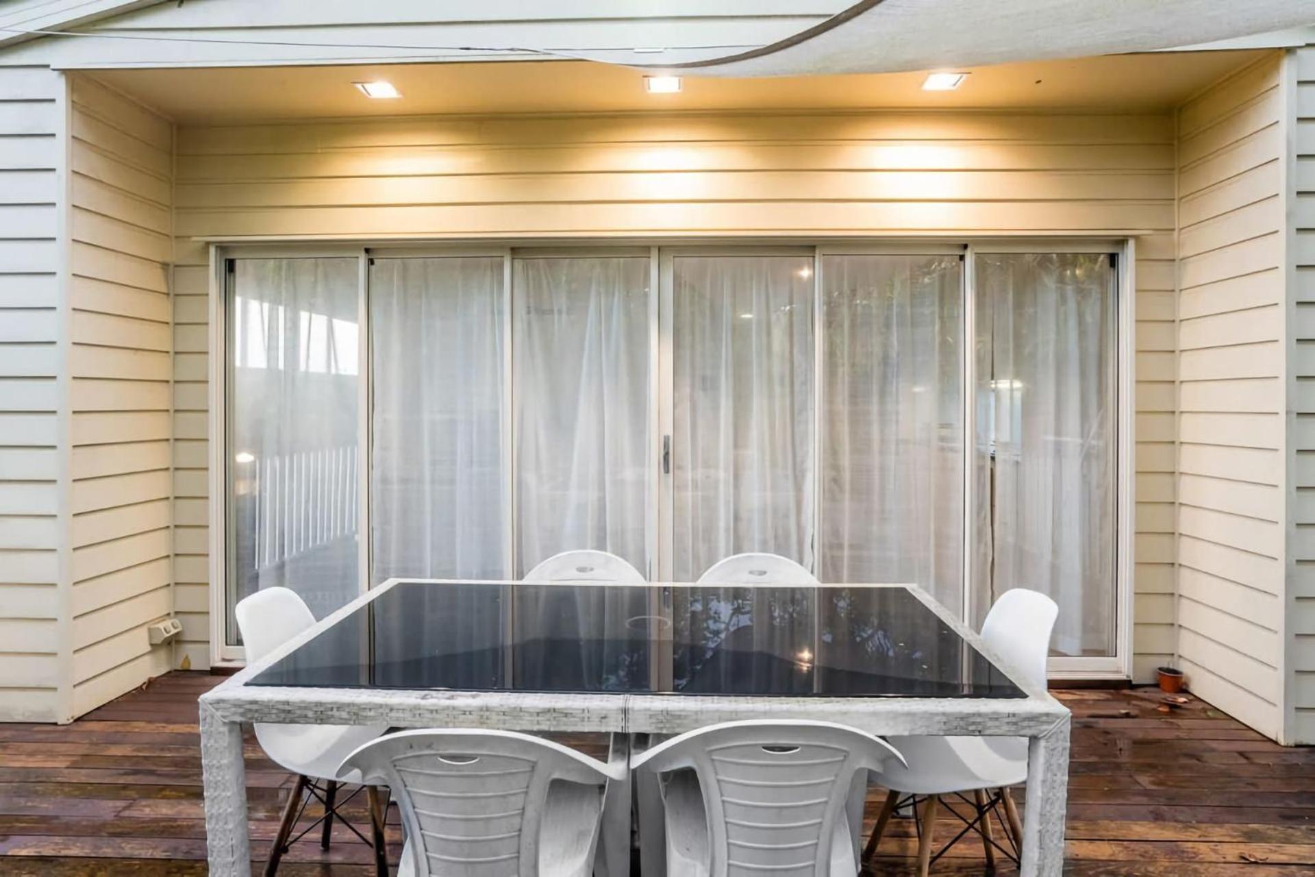 Modern Floor 2br With Private Deck Apartment