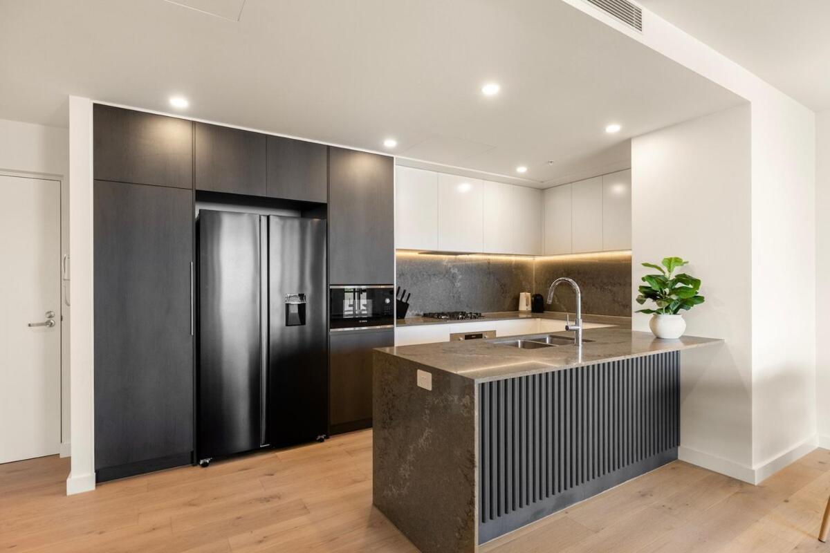 Riverfront Luxe 2bed Pool Parking * Brisbane