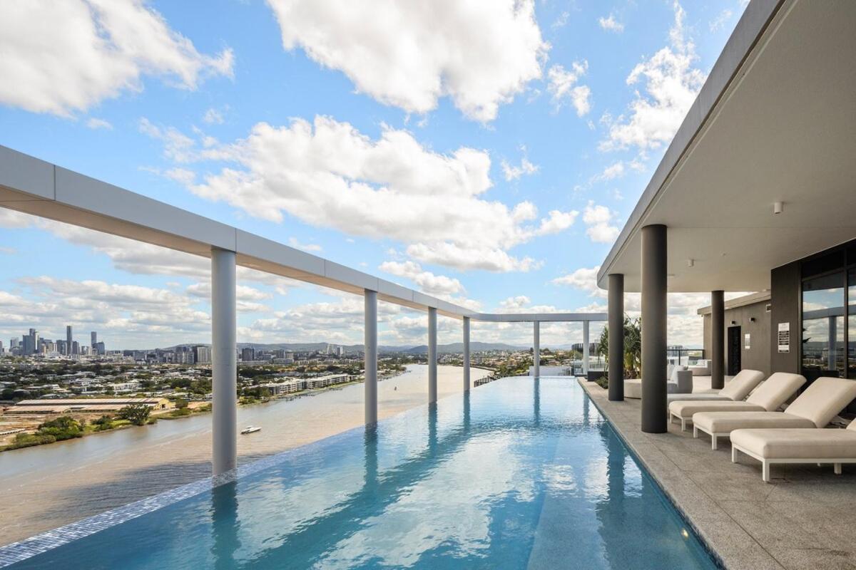 Apartment Riverfront Luxe 2bed Pool Parking