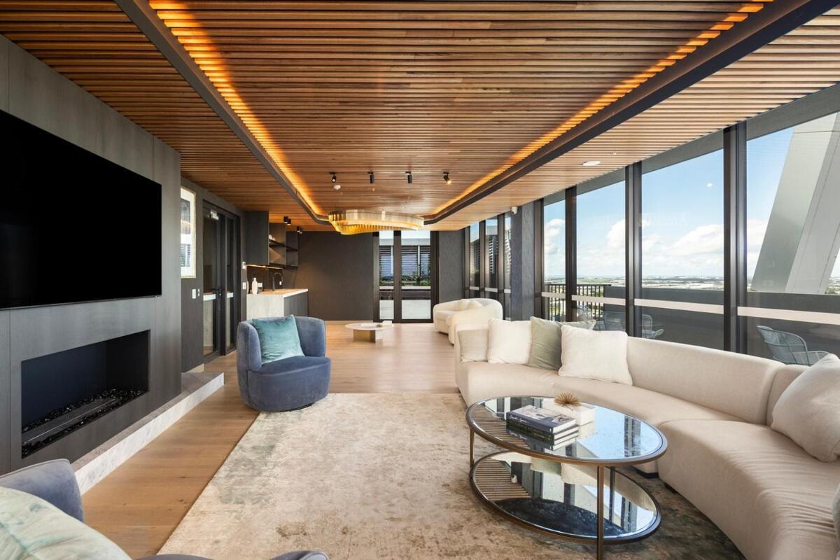 Apartment Riverfront Luxe 2bed Pool Parking