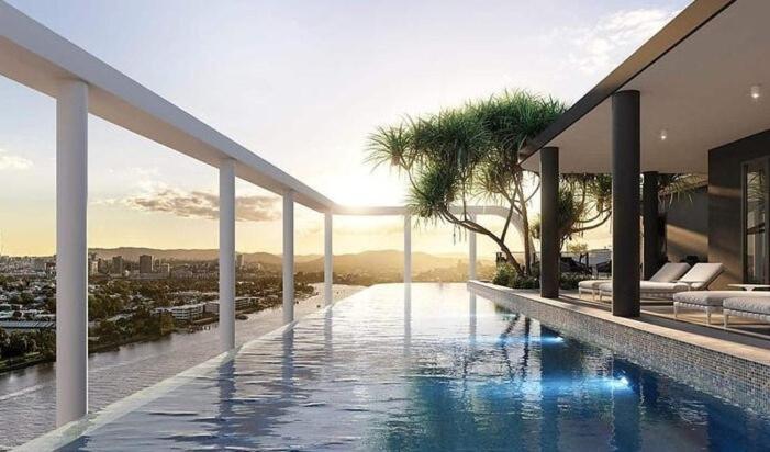 Riverfront Luxe 2bed Pool Parking *