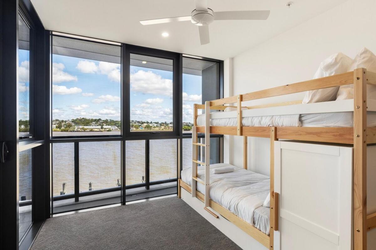 Riverfront Luxe 2bed Pool Parking Apartment Brisbane