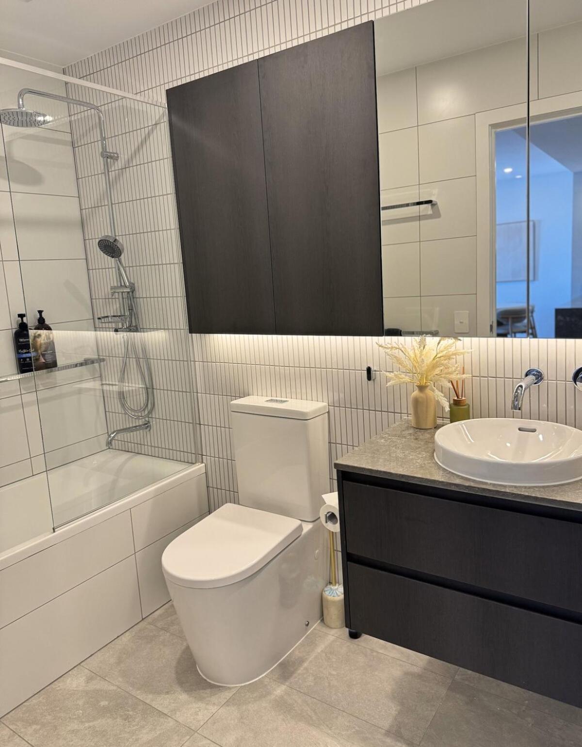 Riverfront Luxe 2bed Pool Parking *