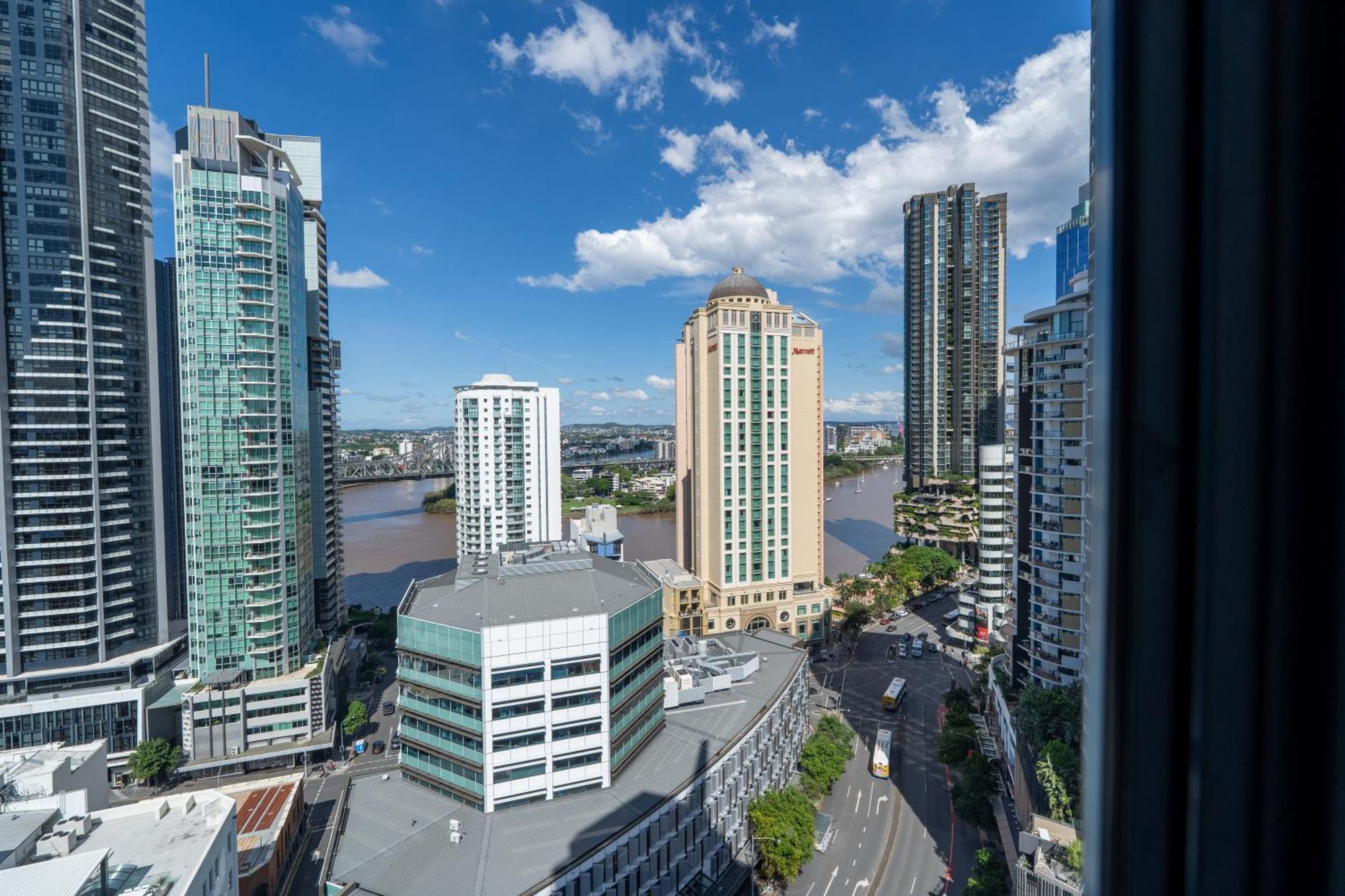 Apartment 1bed 1bath With Story Bridge And River Views, Parking, And Private Balcony - 2107 Brisbane