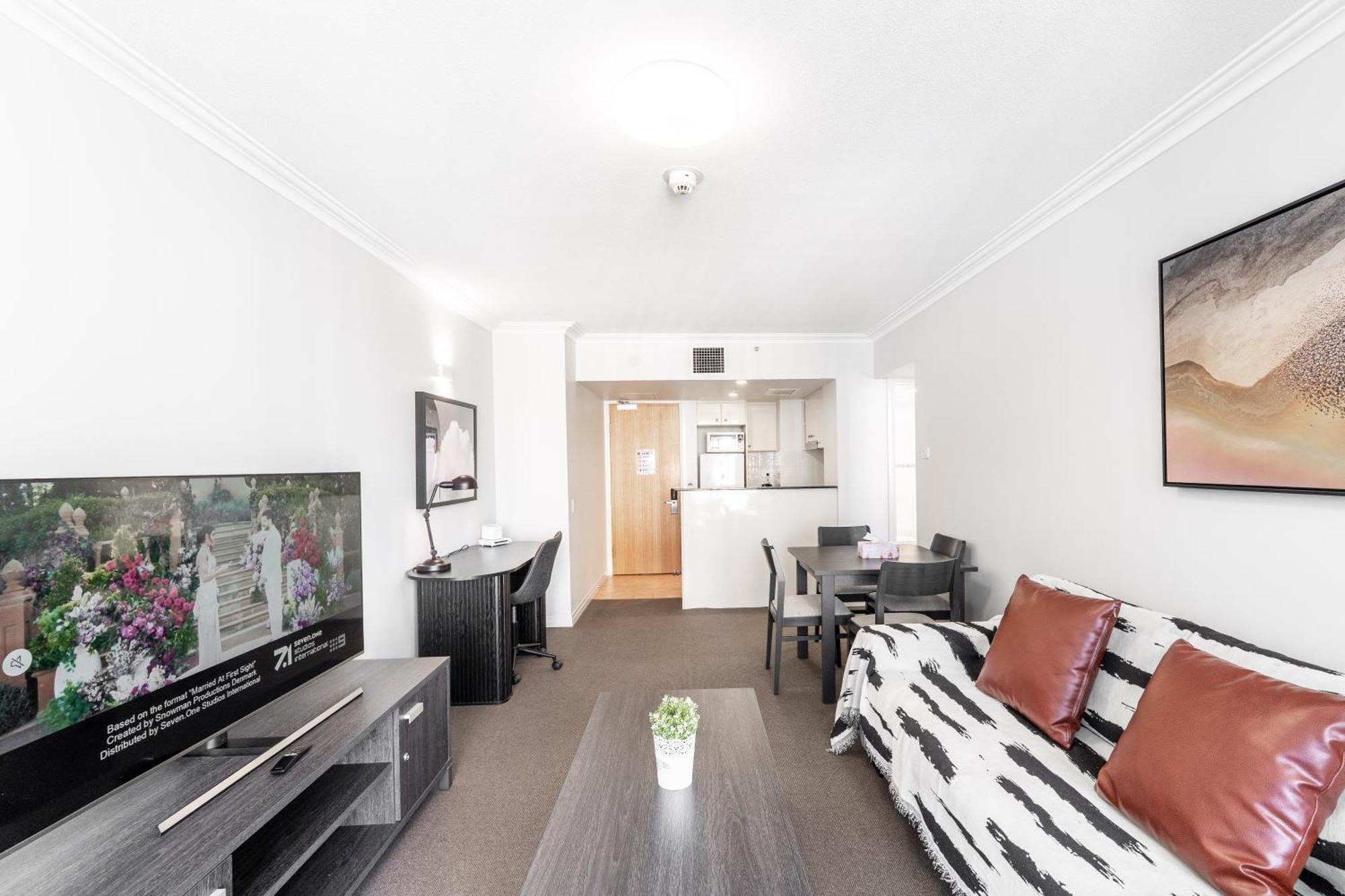 1bed 1bath With Story Bridge And River Views, Parking, And Private Balcony M7 Apartment *