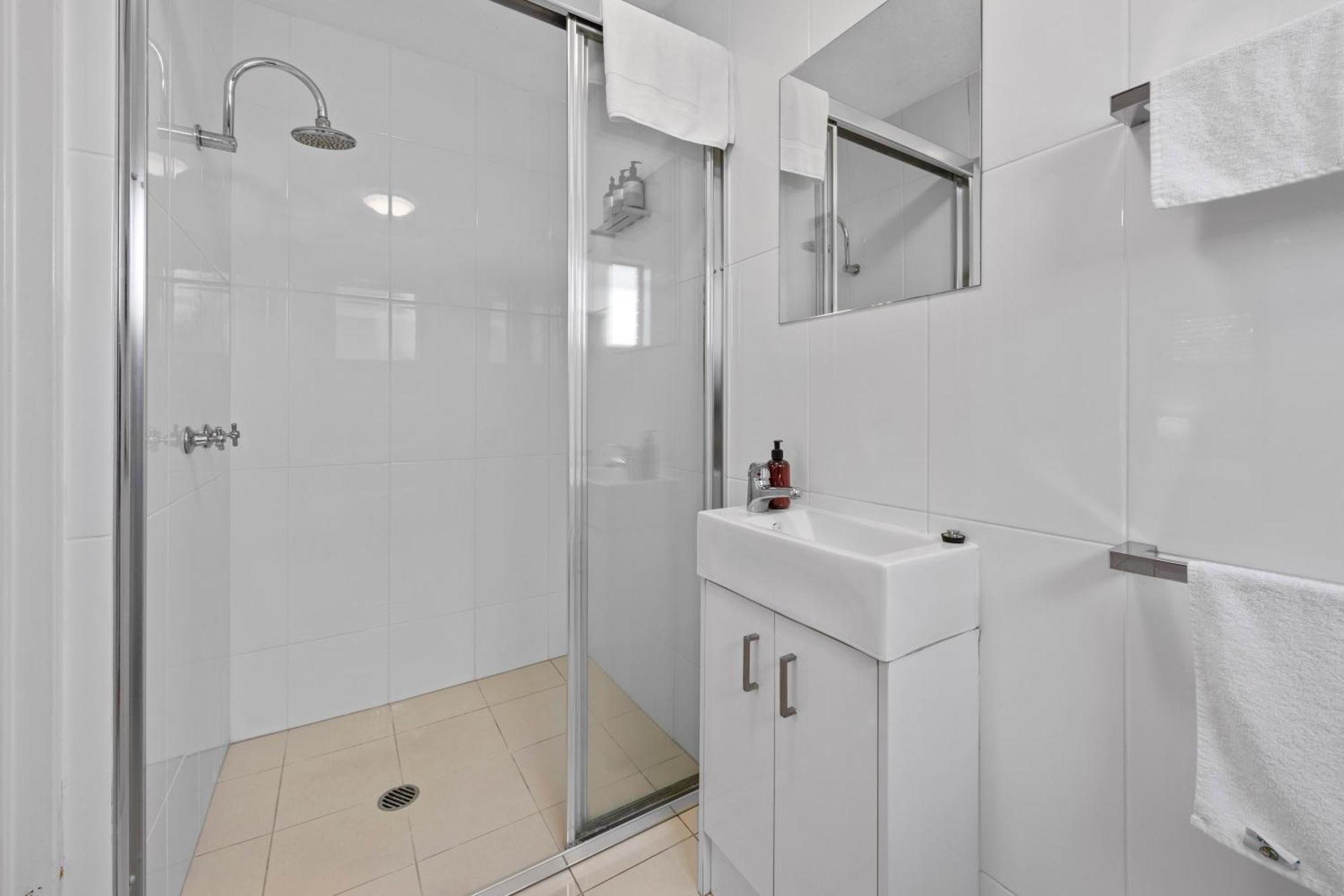 Cozy Near Gabba With Ac, Comfy Bed & Laundry Brisbane