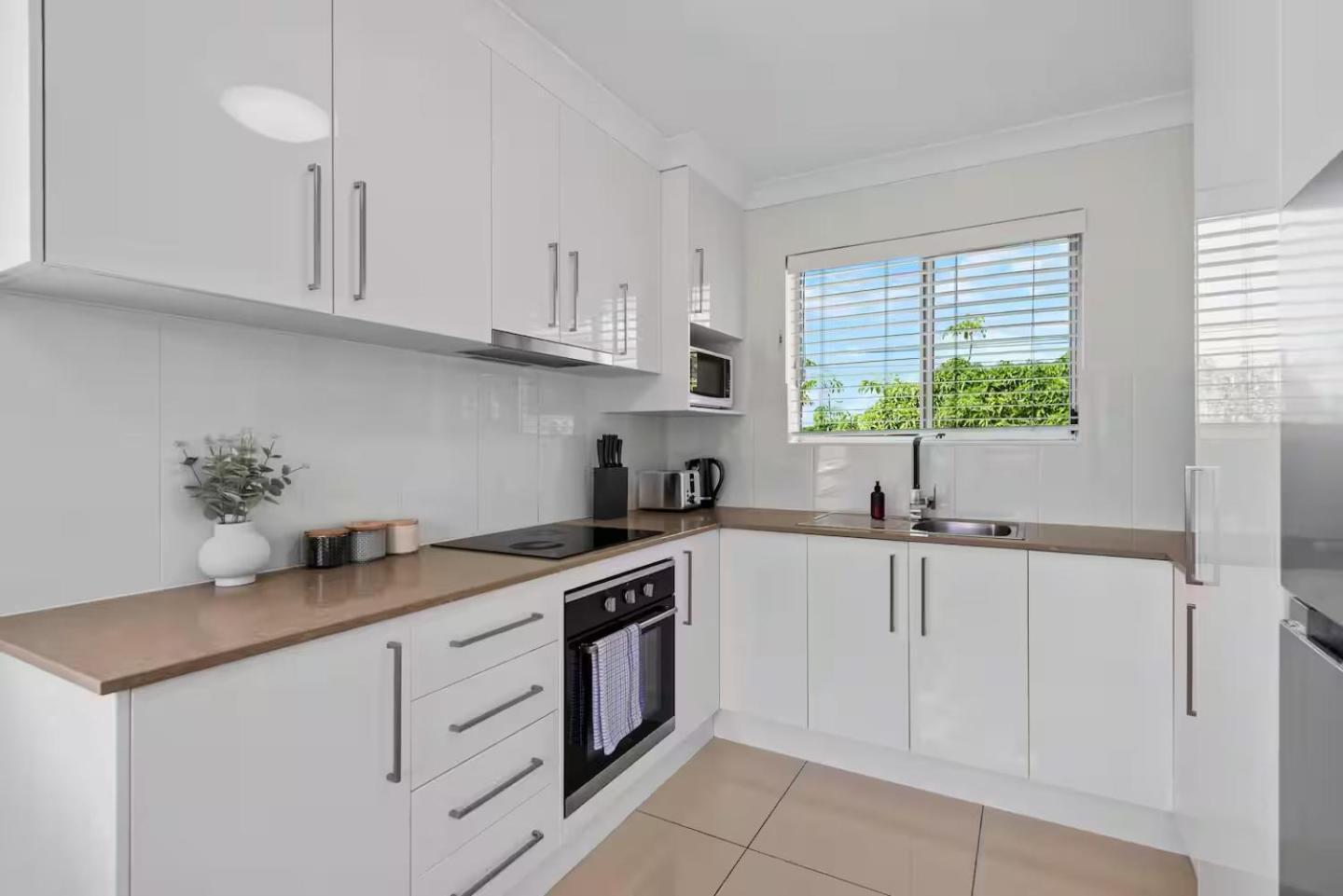 Stylish 3brm Near Gabba With Free Parking & Wifi * Brisbane