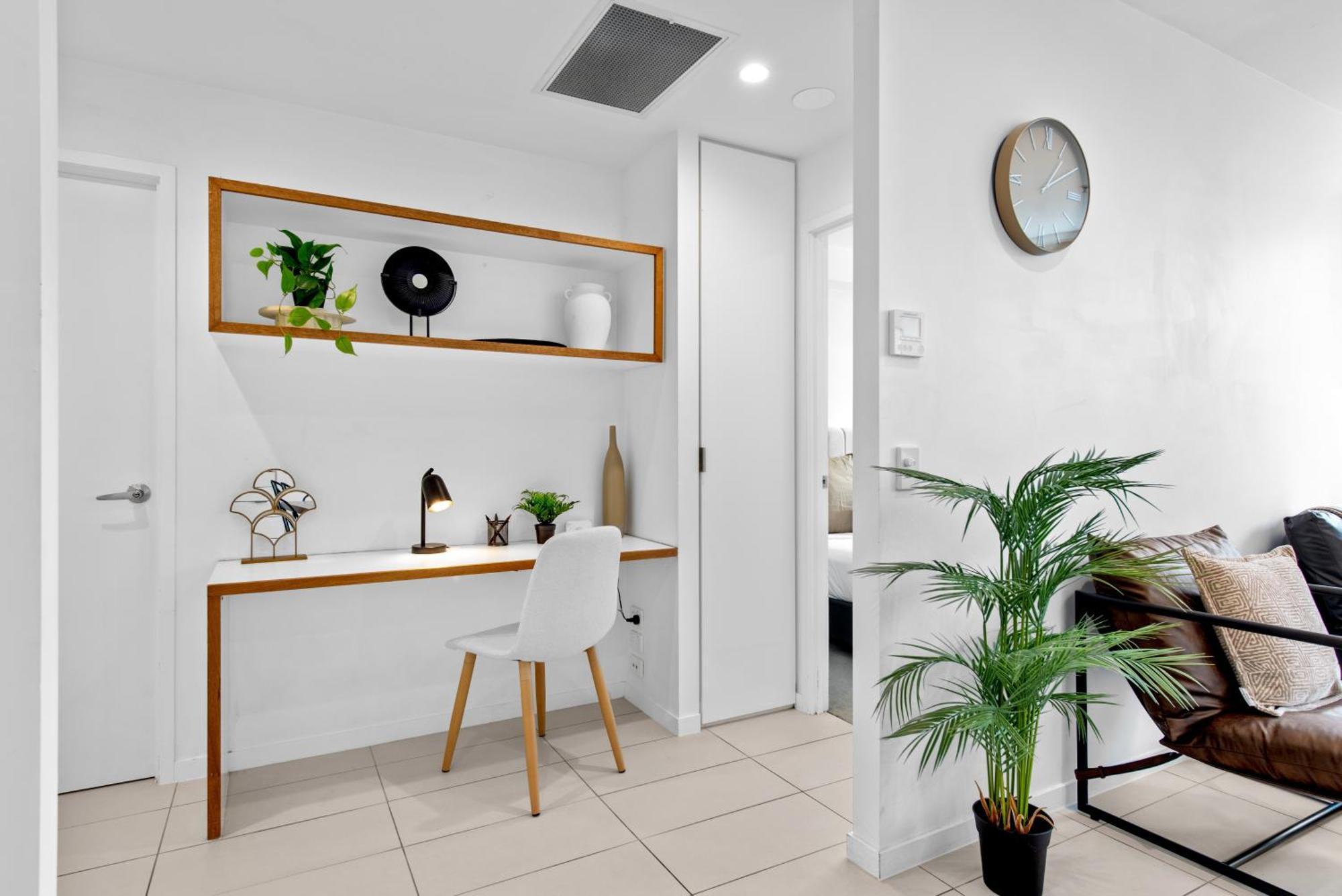 Bright And Cozy 2br With King Bed, Parking & Wi-fi *