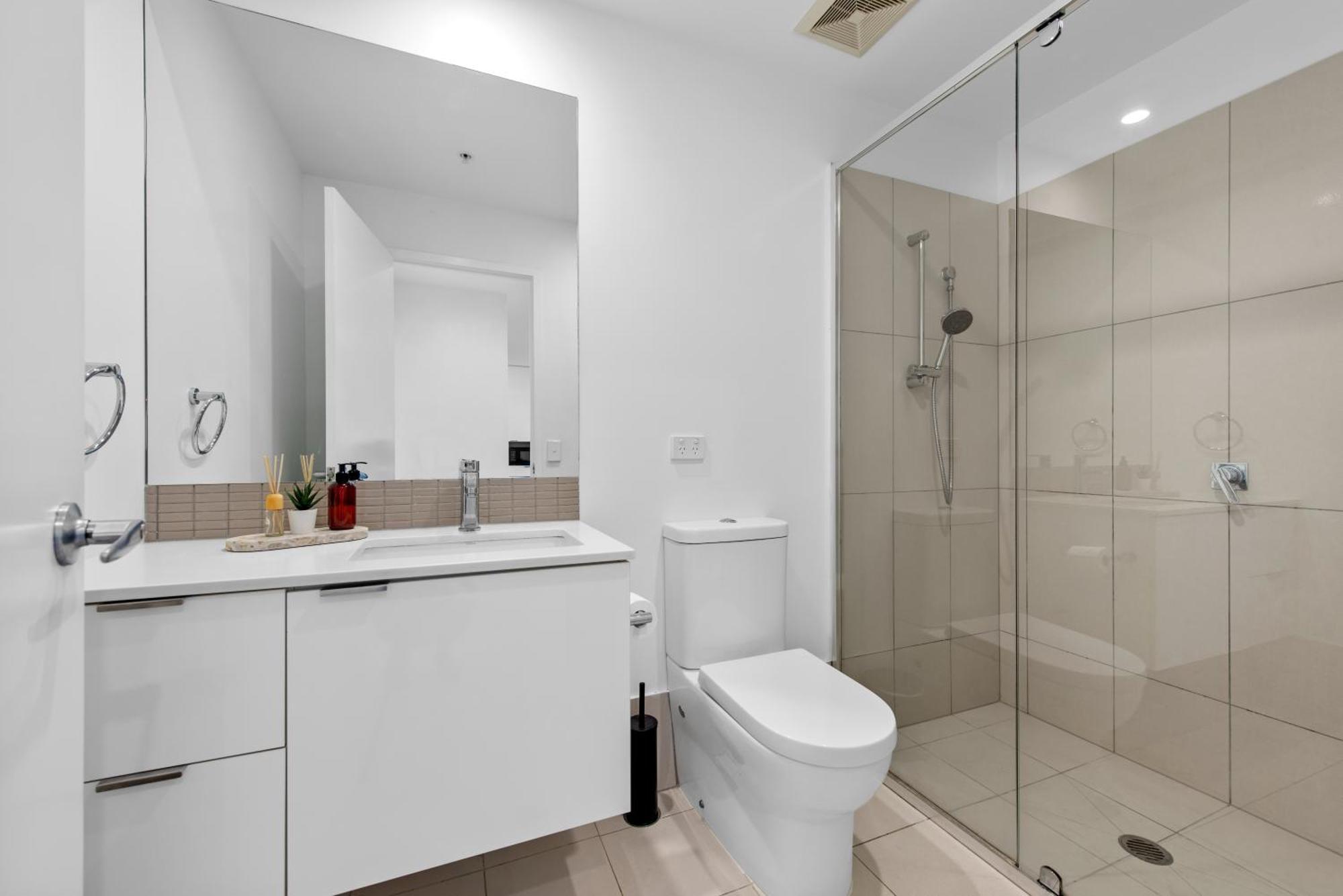 Apartment Bright And Cozy 2br With King Bed, Parking & Wi-fi Brisbane