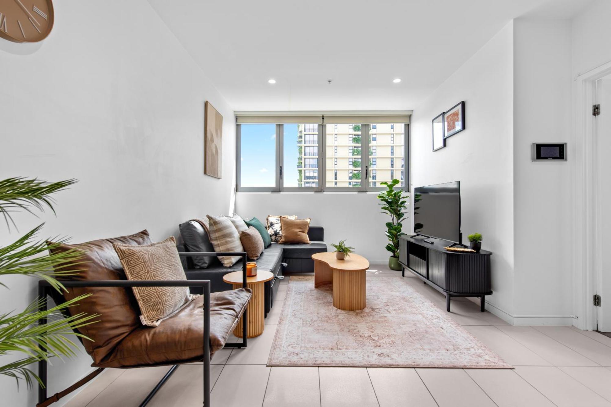 Apartment Bright And Cozy 2br With King Bed, Parking & Wi-fi