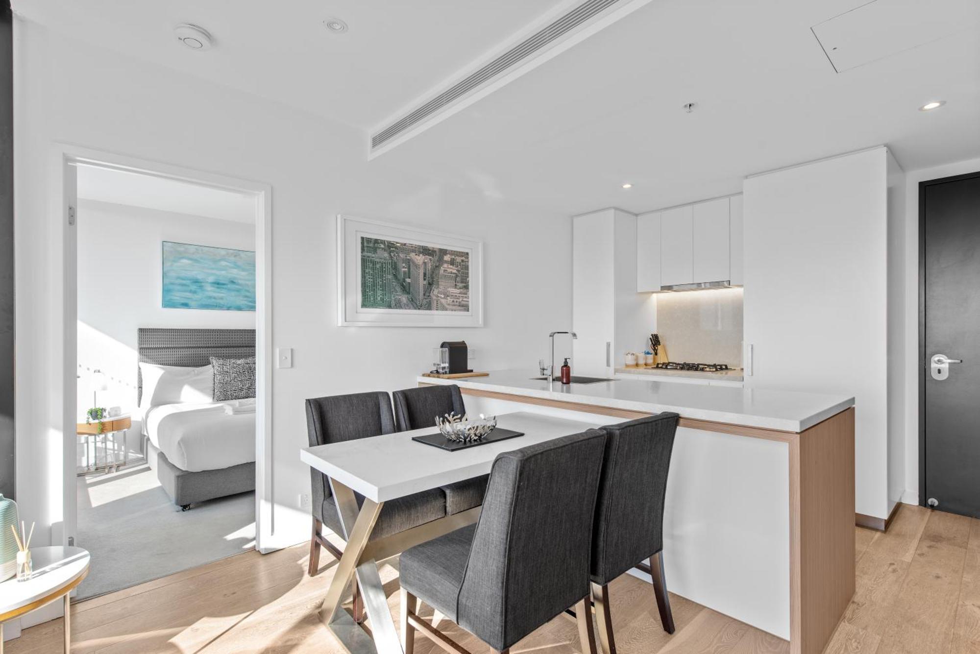 Apartment Valley Pad With Stunning Mountain Views, Pool & Gym