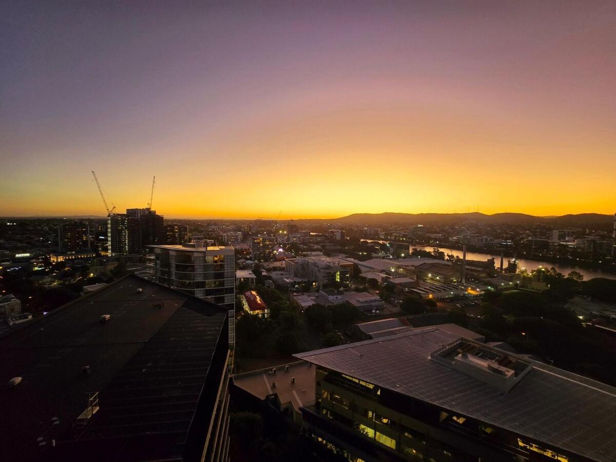 Sky-high 2br In Cbd Spectacular Views Level 23 Brisbane