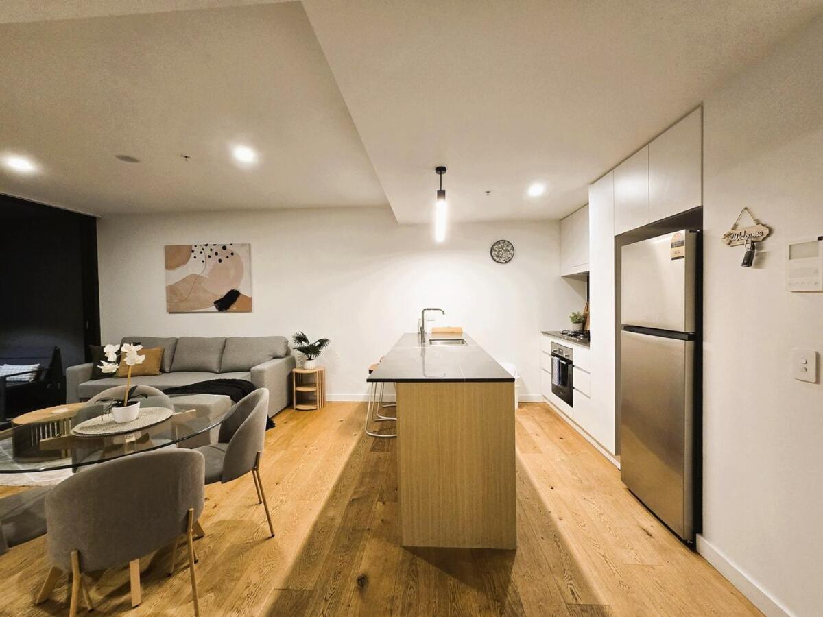 Sky-high 2br In Cbd Spectacular Views Level 23 Apartment